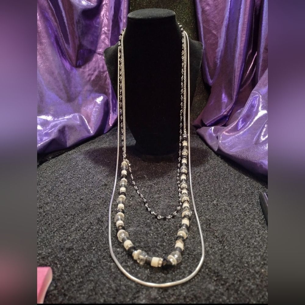 Simply Vera Wang Black Silver White Layered Necklace 19" Long